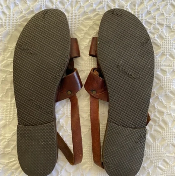 Vintage St. John's Bay Brown Leather Sandals - Picture 2 of 3